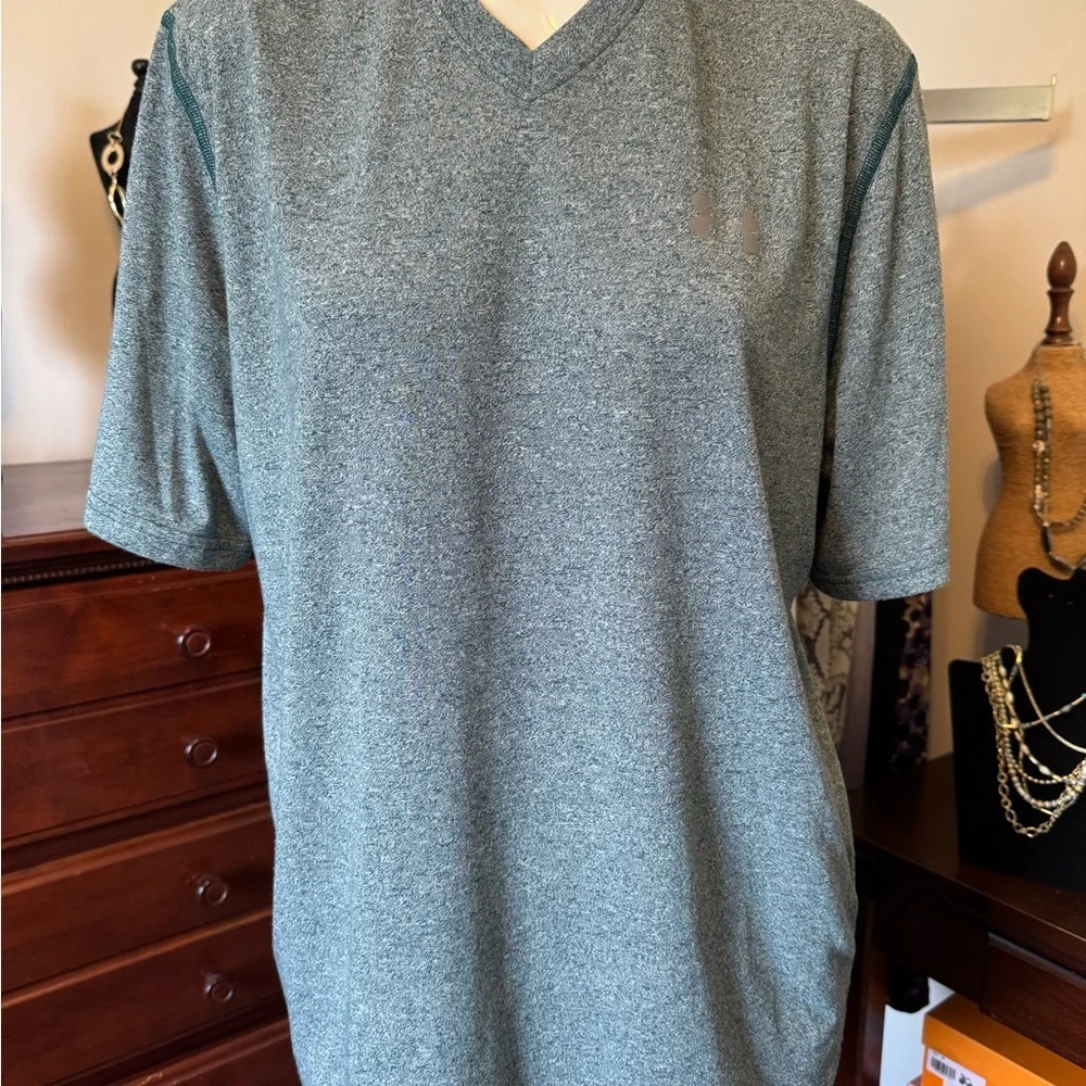 Under Armour Men's Green V-Neck Shirt size medium